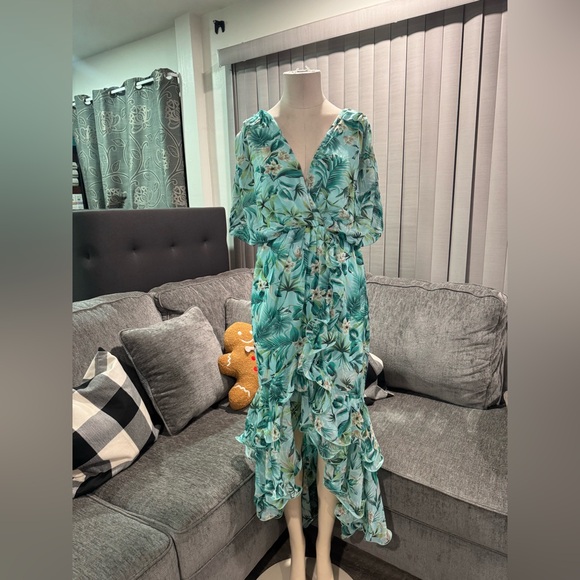 BUNDLE 2 ITEMS FOR $8✨

🌸AMTIOUS vacay summer dress ✨ - Picture 4 of 9